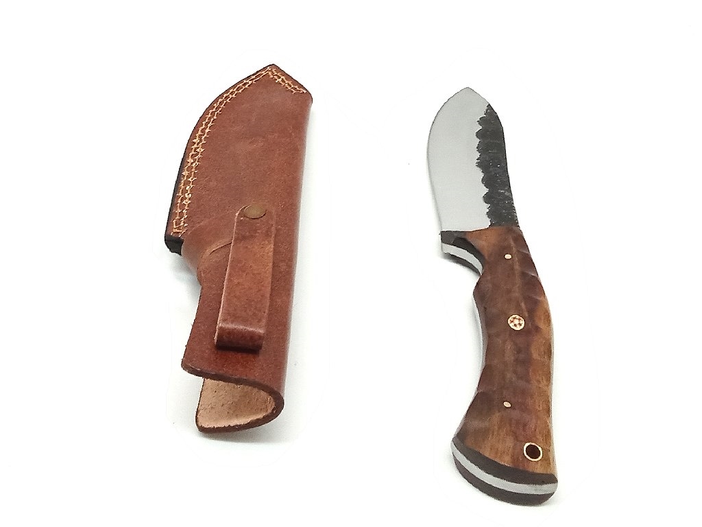 Coltello in acciaio balestra da scuoio per cinghiale